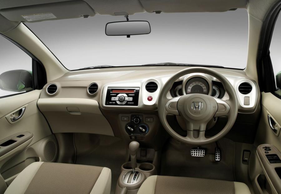  Honda Brio Concept 2010 года  (фото 3 из 12)